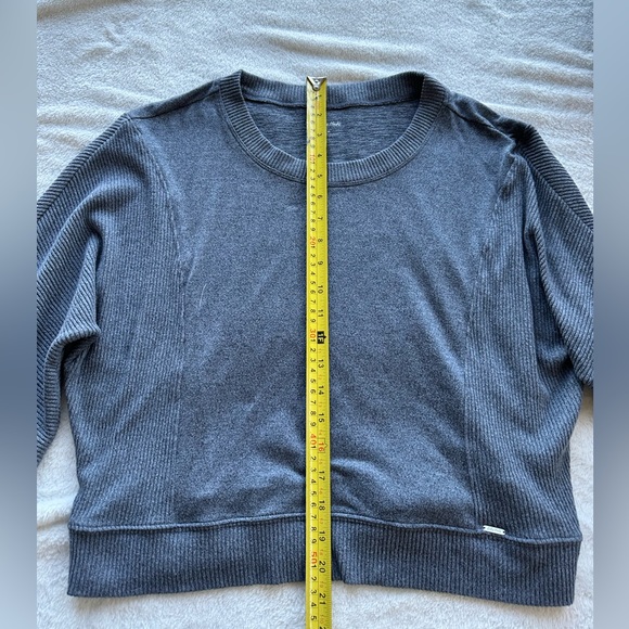 Gilly Hicks Top - Picture 3 of 5